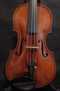 Old violin, built according to Maggini
