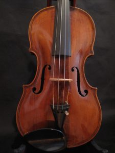 Old violin, built according to Maggini